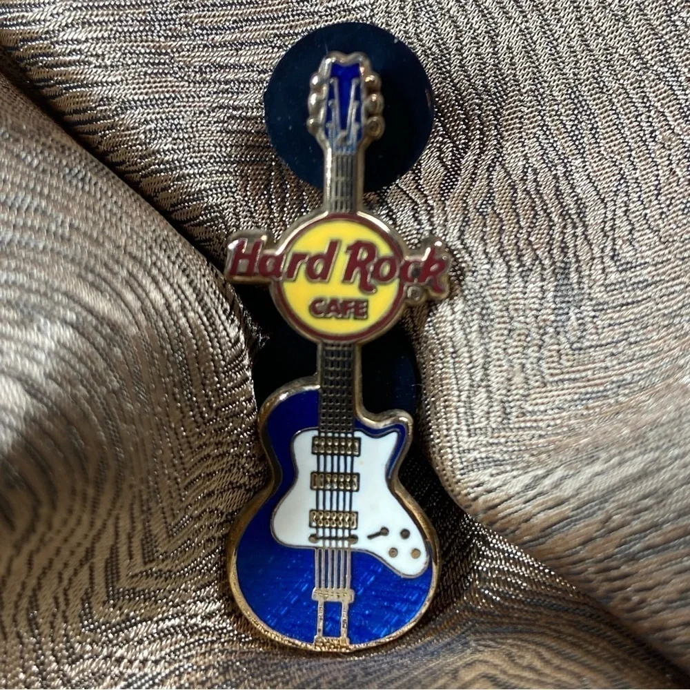 HARD ROCK CAFE' Guitar Souvenir Miniature Pin Travel Memorabilia Collectible​